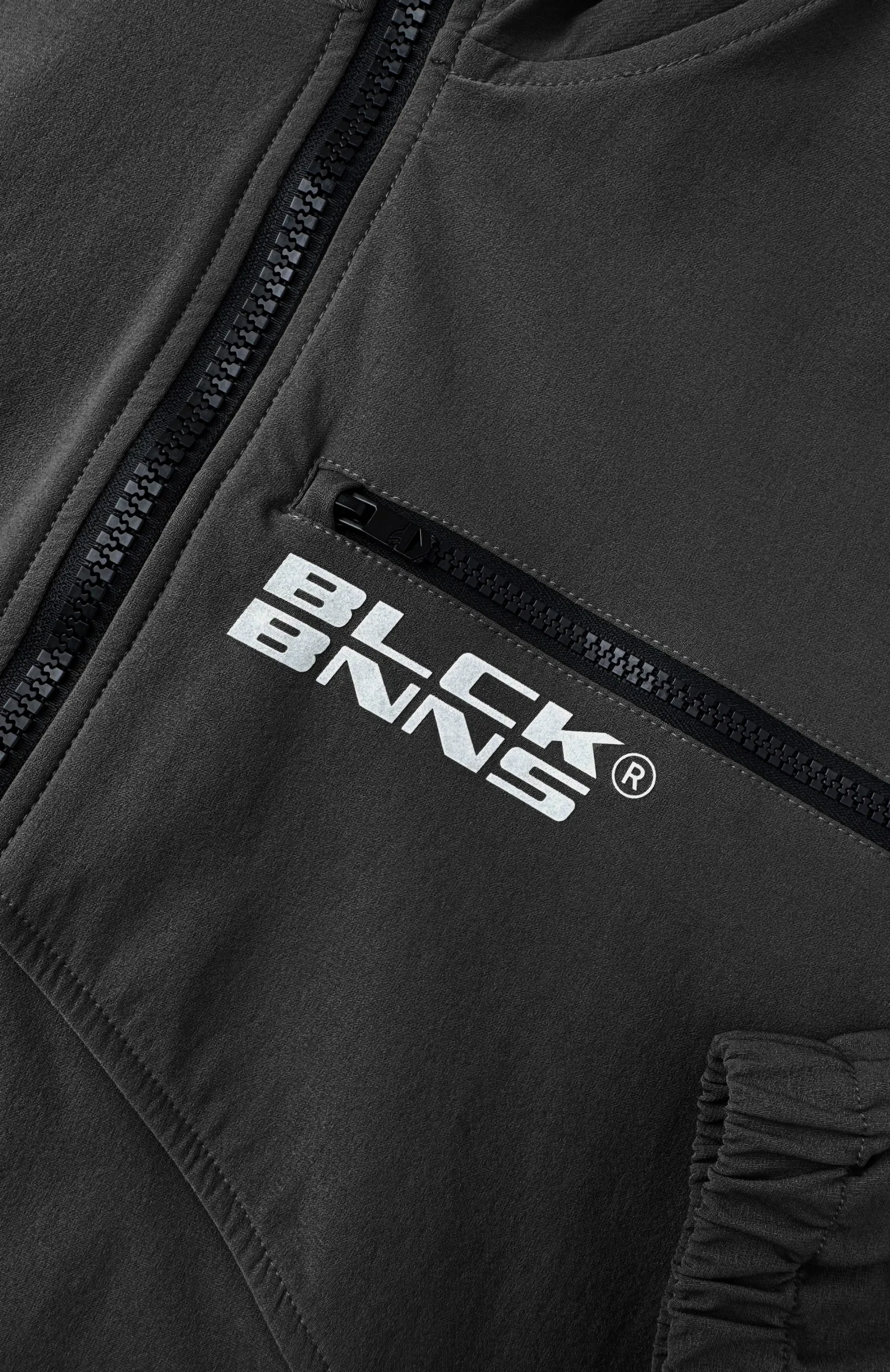 INITIAL TECH JACKET | Zwart