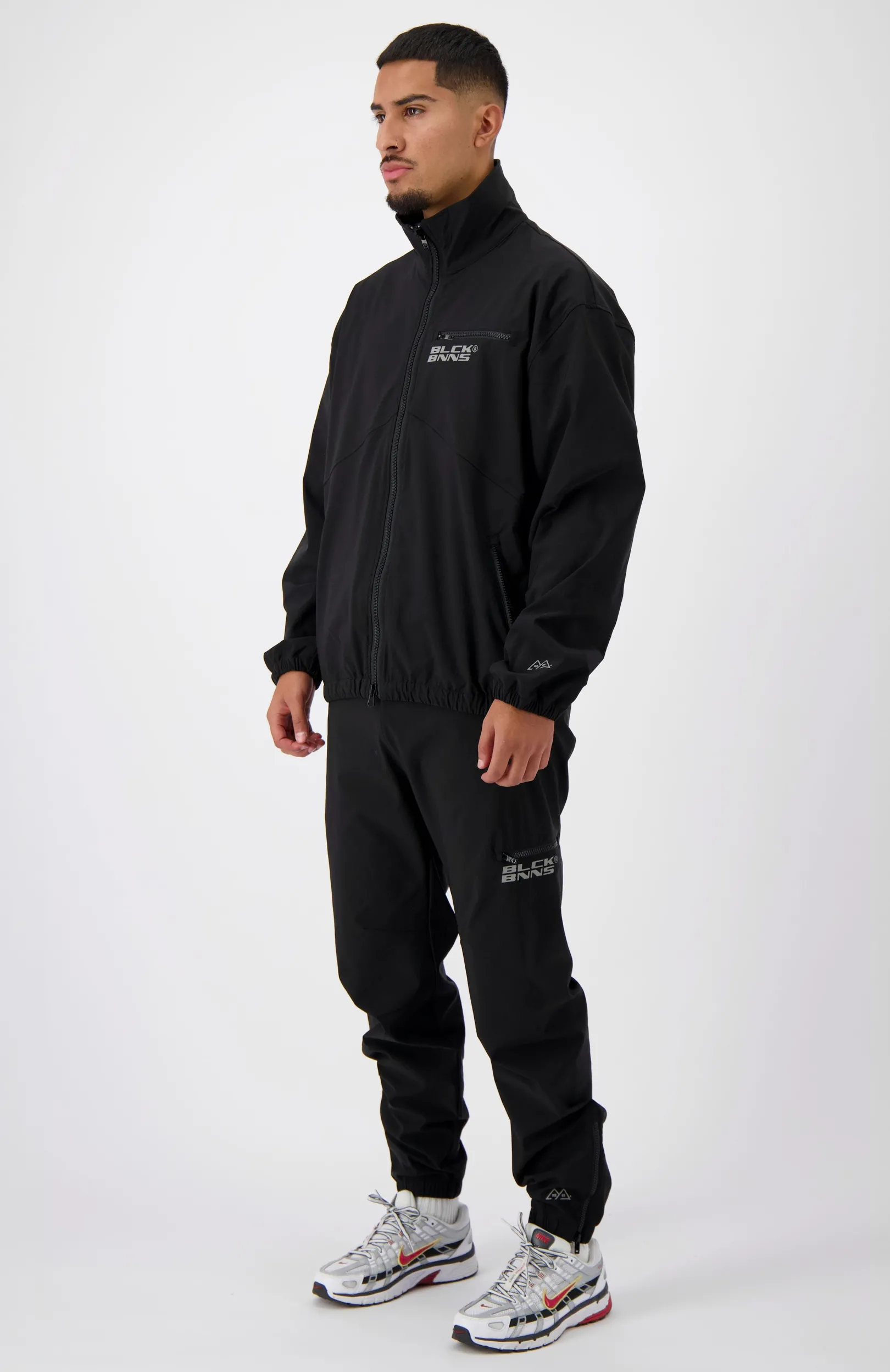 INITIAL TECH JACKET | Zwart