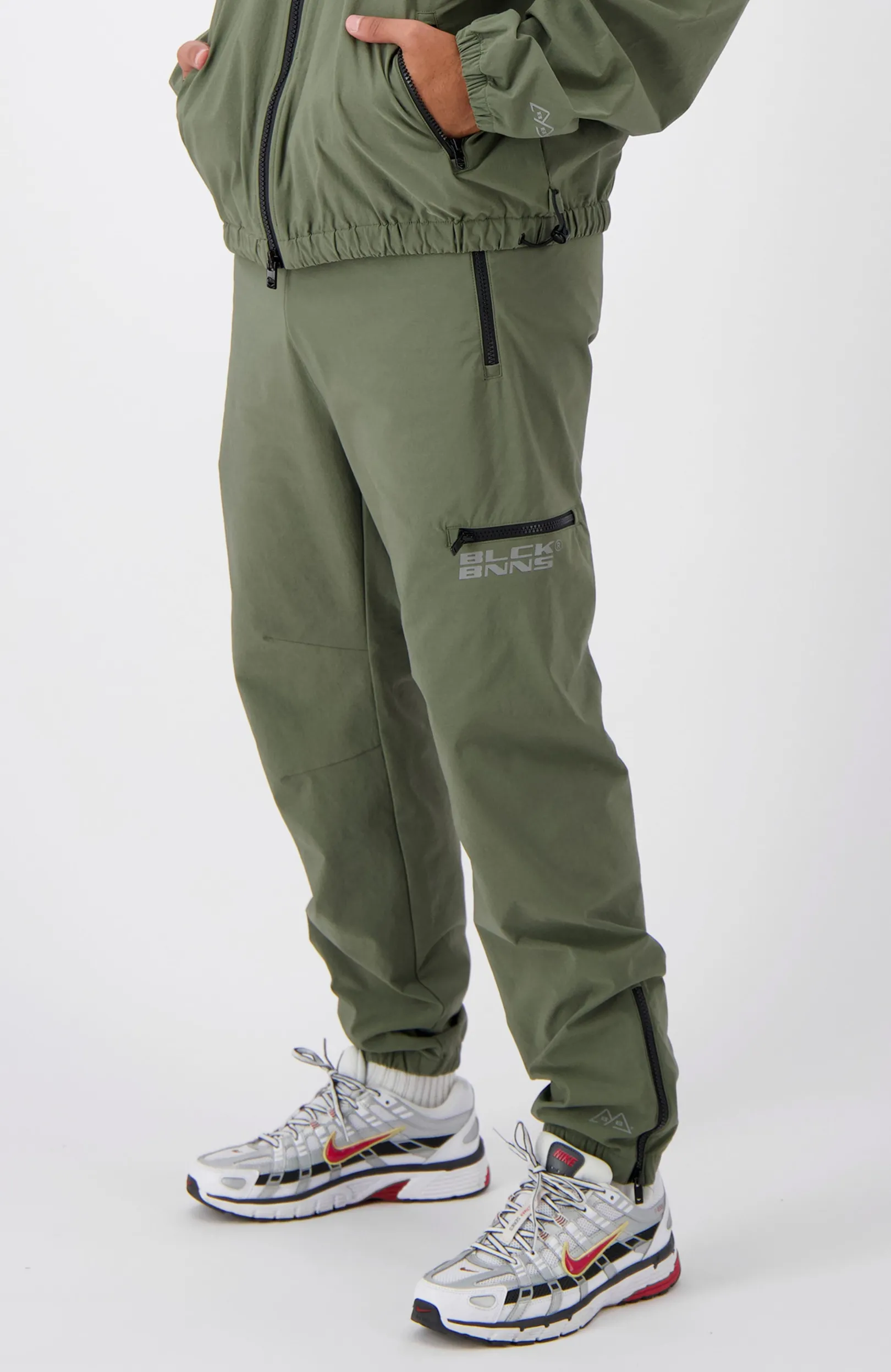 INITIAL TECH TRACKPANTS | Mosgroen