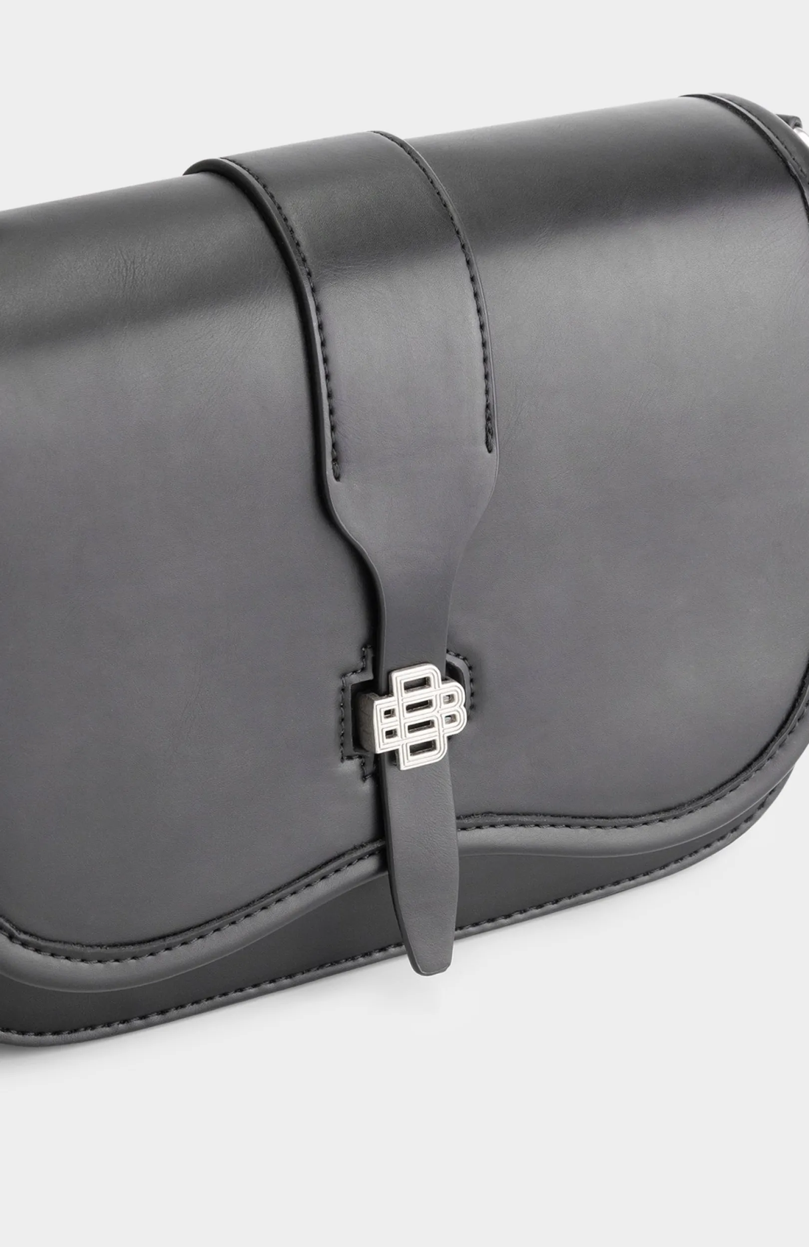MONOGRAM SHOULDERBAG | Zwart