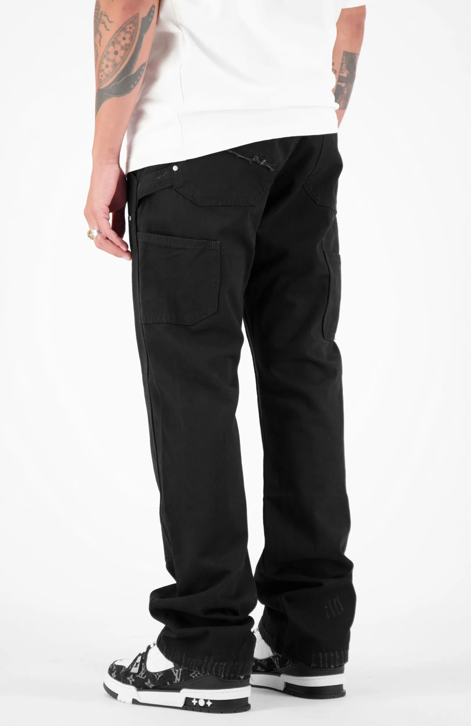 SCRATCHED CARPENTER | Zwart