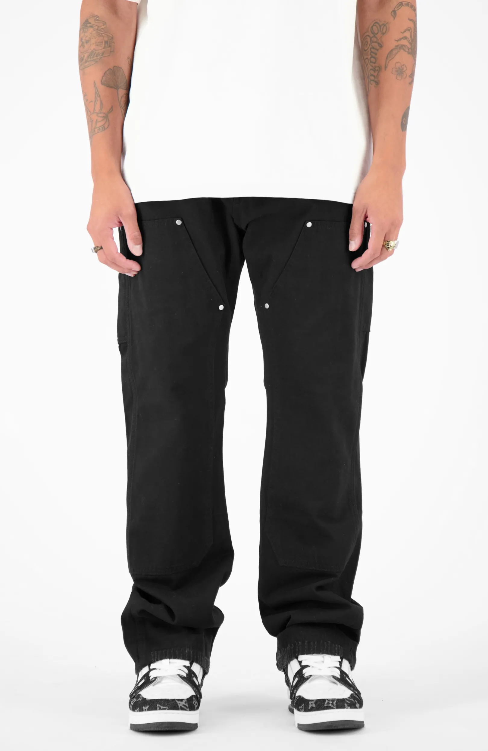 SCRATCHED CARPENTER | Zwart