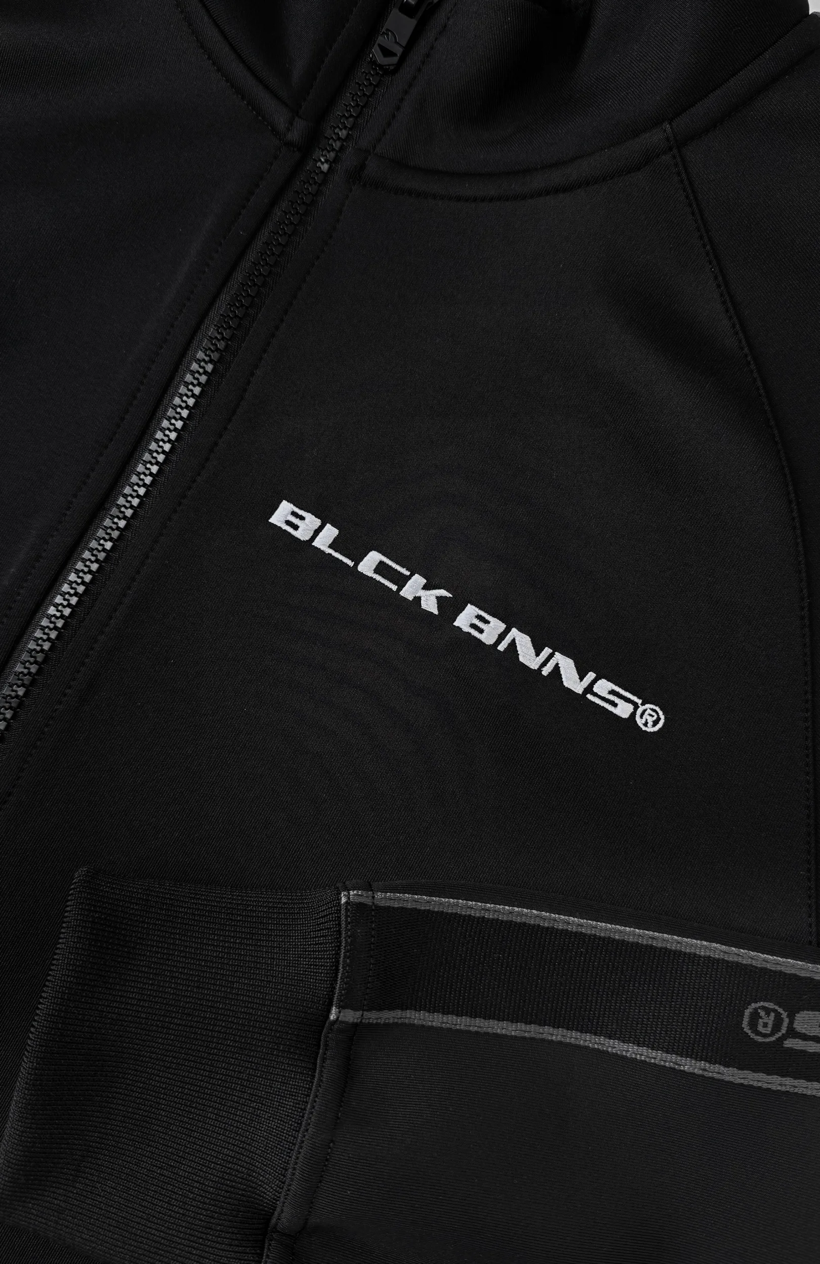 TAPED INITIAL TRACKTOP | Zwart