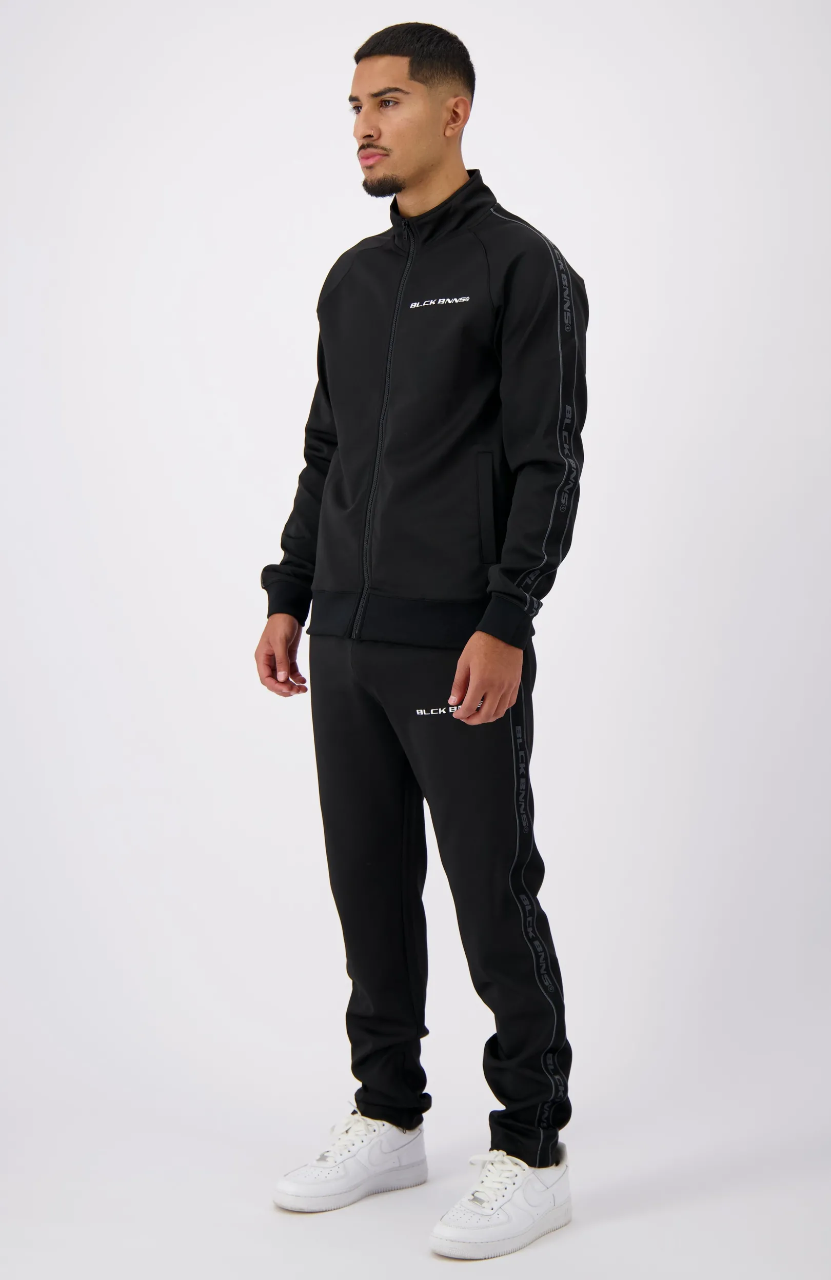 TAPED INITIAL TRACKTOP | Zwart